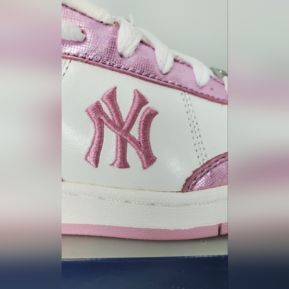 New old stock 2008AuthenticReebok mlb clubhouse shimmer pink Womens 7.5 UK - Picture 7 of 11